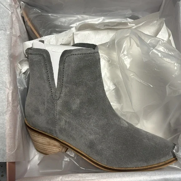 Lisa Vicky Noblex Pointed Toe Bootie Stone Grey Split Suede - Picture 5 of 6